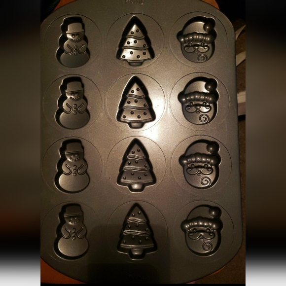 Wilton Xmas Baking Sheet - Picture 2 of 4